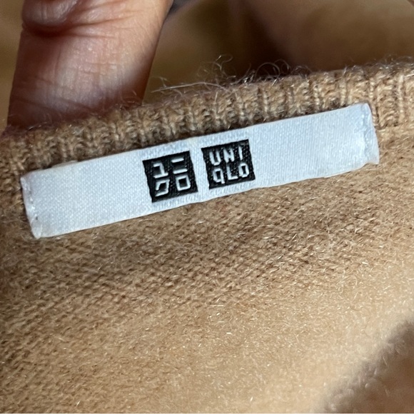 UNIQLO | Tan Cashmere Sweater Sz M - Picture 8 of 10
